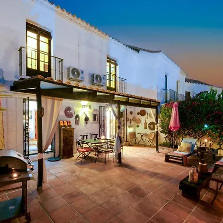 Charming Two Bedroom House Holiday home *