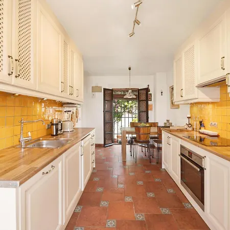 Holiday home Charming Two Bedroom House *